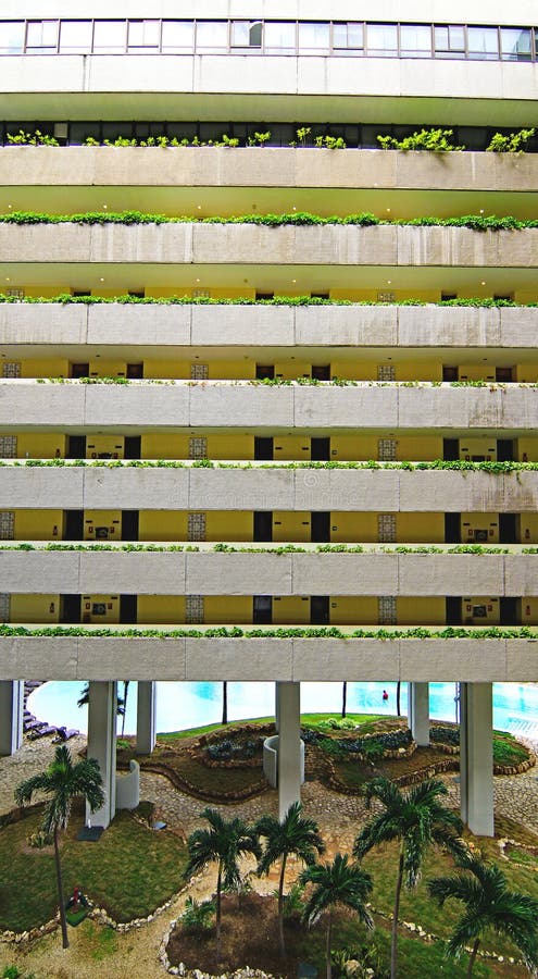L'interno di un moderno edificio dell'Avana fotografia stock