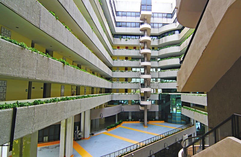 L'interno di un moderno edificio dell'Avana fotografia stock