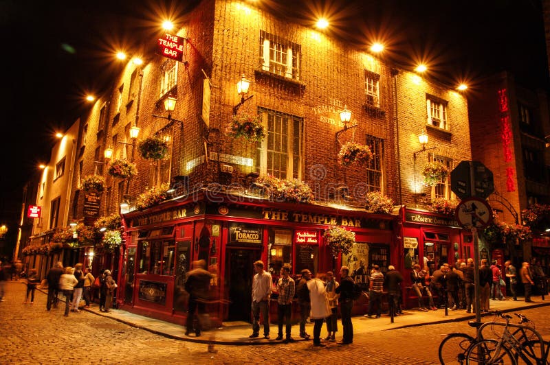 The night in Temple Bar. Pubs most of the distinctive Dublin suburb, offering good beer and live Irish music, are frequented mostly by tourists. The night in Temple Bar. Pubs most of the distinctive Dublin suburb, offering good beer and live Irish music, are frequented mostly by tourists