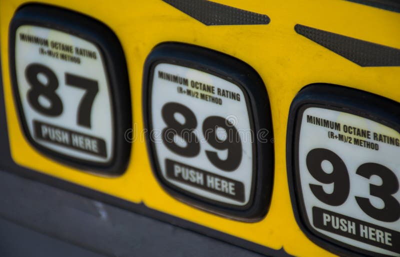 L'octane aux prix d'essence de pompe se lèvent et pollution à toute la haute de temps photo stock L'octane aux prix d'essence de pompe se lèvent et pollution à toute la haute de temps photo stock
