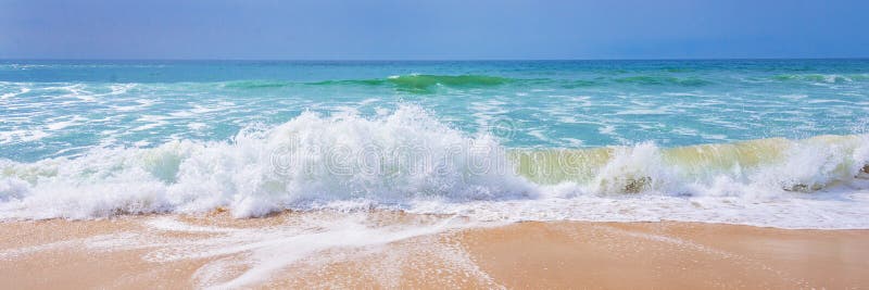 L'Océan Atlantique, vue des vagues sur la plage photo libre de droits
