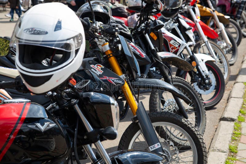 l'ukraine Khmelnitsky r Motos ? l'ouverture de ressort de la saison de moto image stock l'ukraine Khmelnitsky r Motos ? l'ouverture de ressort de la saison de moto image stock