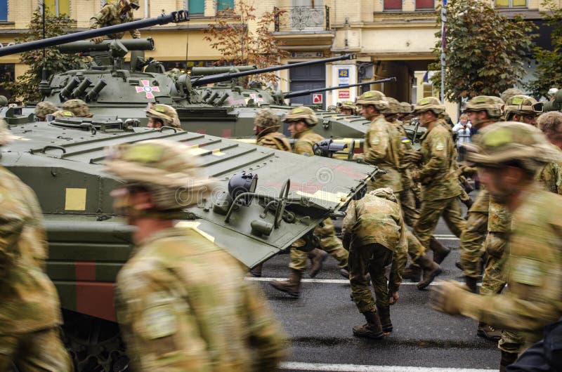 L'Ukraine, Kiev, le 24 août 2016 Défilé militaire consacré au Jour de la Déclaration d'Indépendance de l'Ukraine images libres de droits L'Ukraine, Kiev, le 24 août 2016 Défilé militaire consacré au Jour de la Déclaration d'Indépendance de l'Ukraine images libres de droits