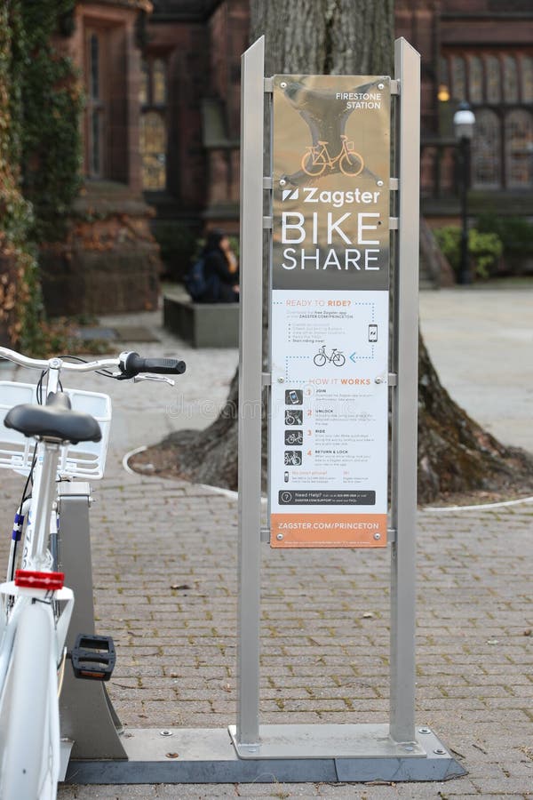 L'Università di Princeton ha accolto Zagster Bikeshare nel campus all'inizio del 2016 immagini stock L'Università di Princeton ha accolto Zagster Bikeshare nel campus all'inizio del 2016 immagini stock