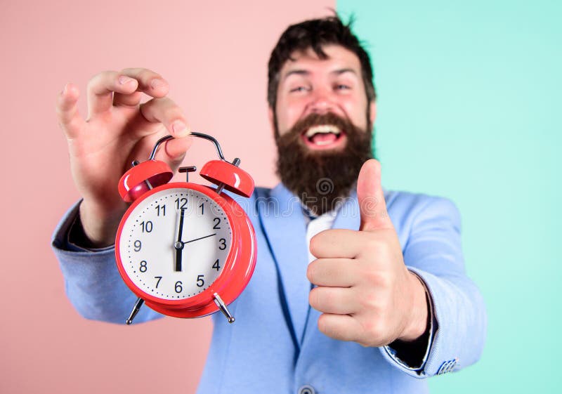 L'uomo d'affari ha finito in tempo Abilità manageriali di tempo Migliore ora Appena in tempo Allegro felice barbuto dell'uomo immagine stock L'uomo d'affari ha finito in tempo Abilità manageriali di tempo Migliore ora Appena in tempo Allegro felice barbuto dell'uomo immagine stock