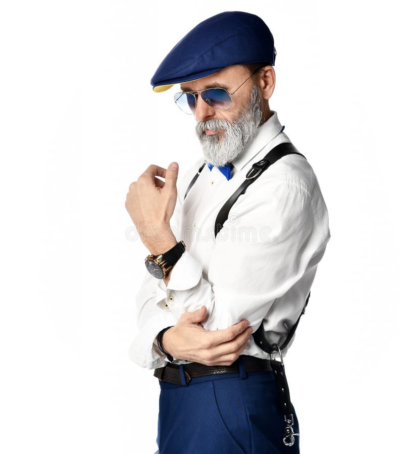 L'uomo senior brutale anziano del milionario in occhiali da sole bianchi dell'aviatore e della camicia pensa qualcosa sopra gli u fotografia stock L'uomo senior brutale anziano del milionario in occhiali da sole bianchi dell'aviatore e della camicia pensa qualcosa sopra gli u fotografia stock