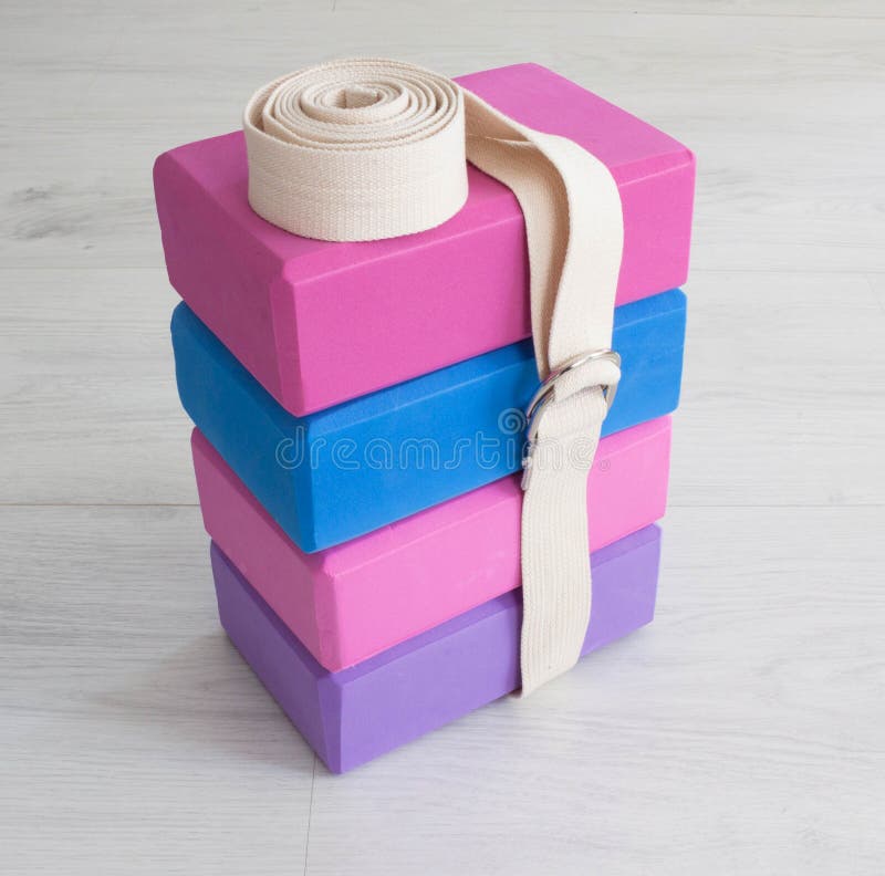 Set Yoga 2 Blocchi + 2 Cinghie - Schiuma EVA Antiscivolo Per Pilates E Stretching - Viola