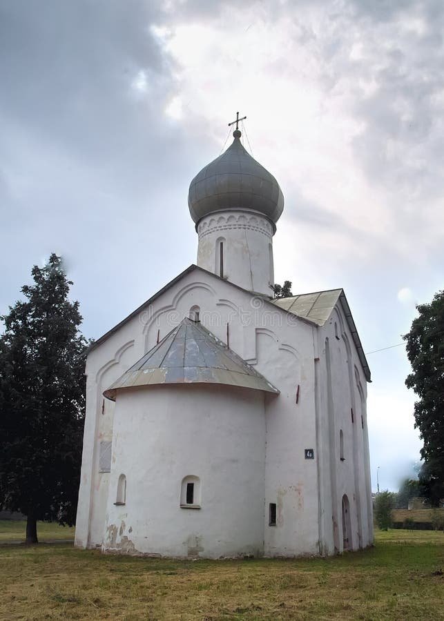 L'église des douze apôtres sur “Propastekh “ Veliky Novgorod photo libre de droits L'église des douze apôtres sur “Propastekh “ Veliky Novgorod photo libre de droits