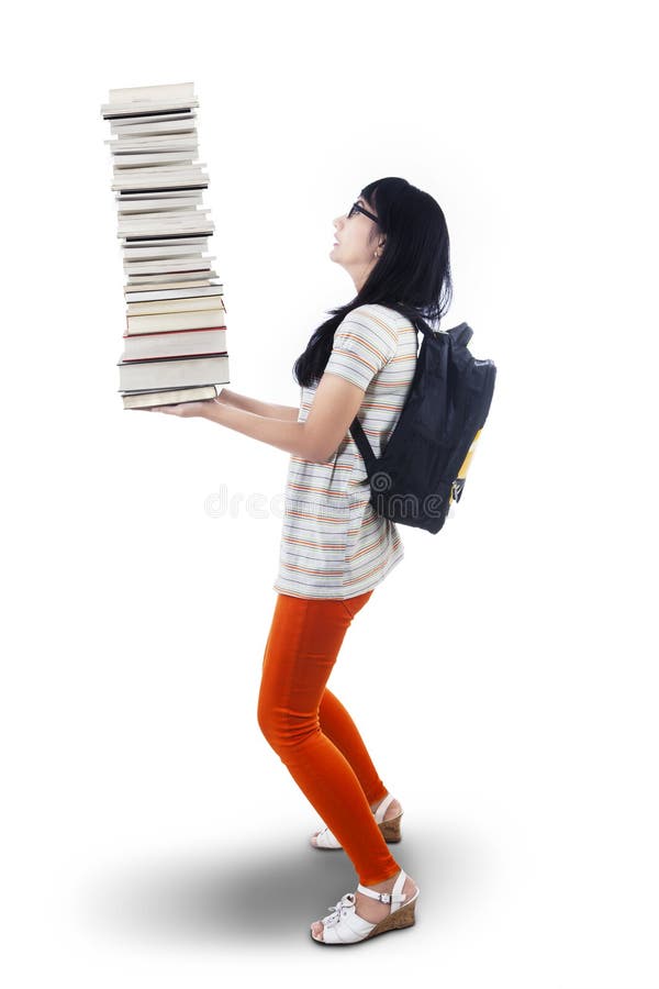 L'étudiante asiatique apportent la pile des livres - d'isolement photographie stock L'étudiante asiatique apportent la pile des livres - d'isolement photographie stock