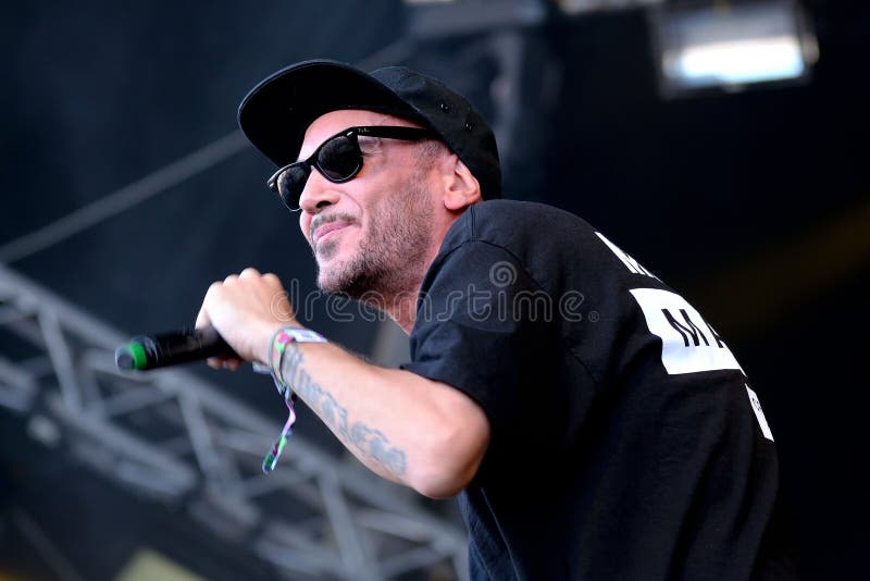 7 la banda española del música rap de Notas 7 Colores se realiza en concierto en el festival 2017 del sonido de Primavera imagen de archivo 7 la banda española del música rap de Notas 7 Colores se realiza en concierto en el festival 2017 del sonido de Primavera imagen de archivo