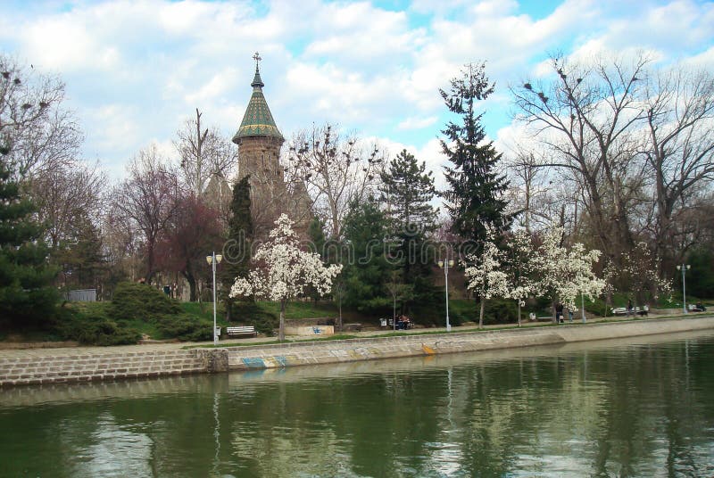 La banque de la rivière de bégums, Timisoara image libre de droits La banque de la rivière de bégums, Timisoara image libre de droits