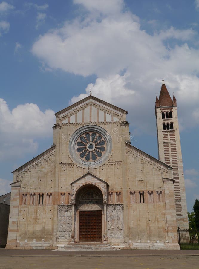 La basilique de San Zénon à Vérone en Italie images stock La basilique de San Zénon à Vérone en Italie images stock