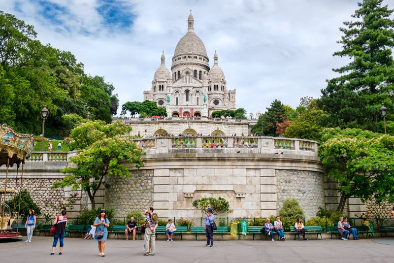 La basilique du coeur sacré sur la colline de Montmartre à Paris photographie stock La basilique du coeur sacré sur la colline de Montmartre à Paris photographie stock