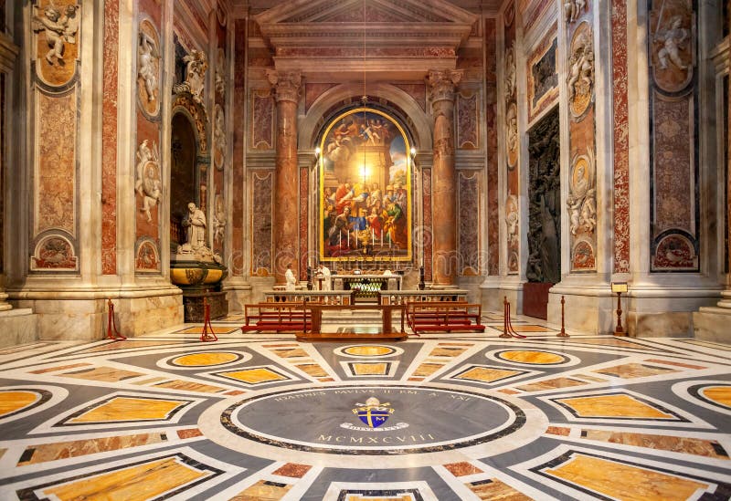 La basilique papale de st.. Peter au vatican est une église italienne de la Renaissance de la cité du Vatican.
