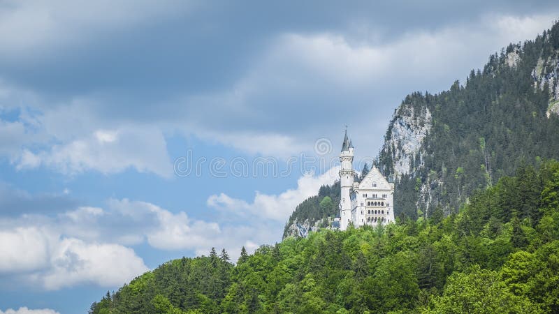 La Baviera Germania del Neuschwanstein del castello immagine stock libera da diritti La Baviera Germania del Neuschwanstein del castello immagine stock libera da diritti