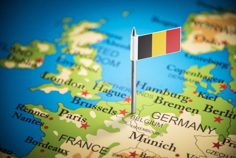 La Belgique a identifié par un drapeau sur la carte images libres de droits La Belgique a identifié par un drapeau sur la carte images libres de droits