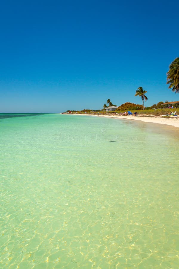 La belle eau chaude à la plage en Bahia Honda images libres de droits La belle eau chaude à la plage en Bahia Honda images libres de droits