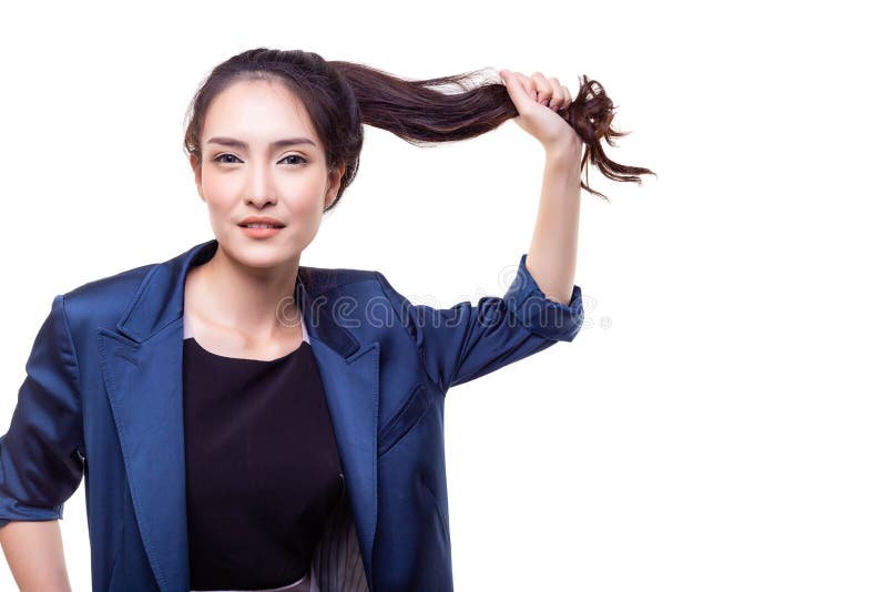 La belle femme avec du charme tire ses longs cheveux pour prouver le Th photos stock La belle femme avec du charme tire ses longs cheveux pour prouver le Th photos stock