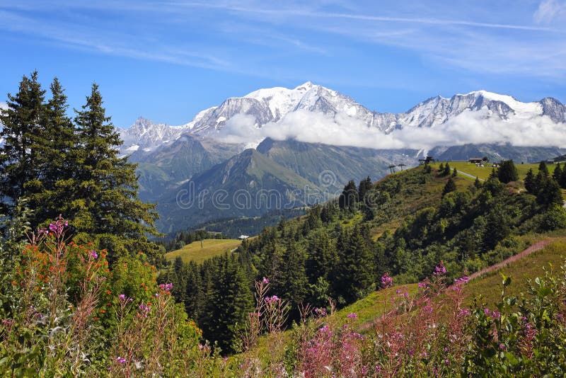 La belleza del paisaje de la montaña Montañas francesas, opinión Mont Blanc