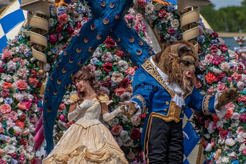 La Belleza Y La Bestia En El Festival De La Fantasía Desfile En El Reino  Mágico 4 Imagen de archivo editorial - Imagen de selva, cenicienta:  160240334