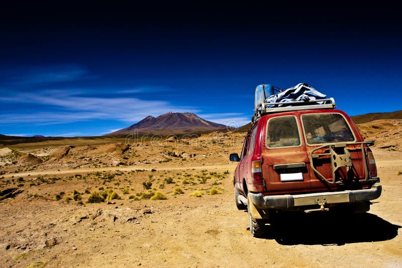 La Bolivia, paesaggio, deserto della jeep e montagna fotografie stock La Bolivia, paesaggio, deserto della jeep e montagna fotografie stock