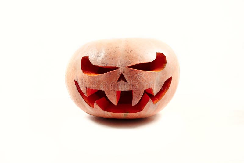 La calabaza muy asustadiza de Halloween en un blanco aisló el fondo con fotos de archivo La calabaza muy asustadiza de Halloween en un blanco aisló el fondo con fotos de archivo