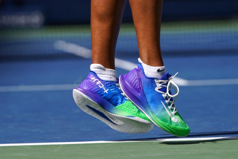 La Campeona De Slam Naomi De Japón Usa De Nike a Medida Cero Zapatos De Tenis Con Signo En Japón Durante 2019 Estados Imagen editorial Imagen de narcissists,