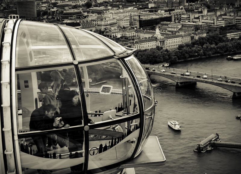 La capsula dell'occhio di Londra - turisti