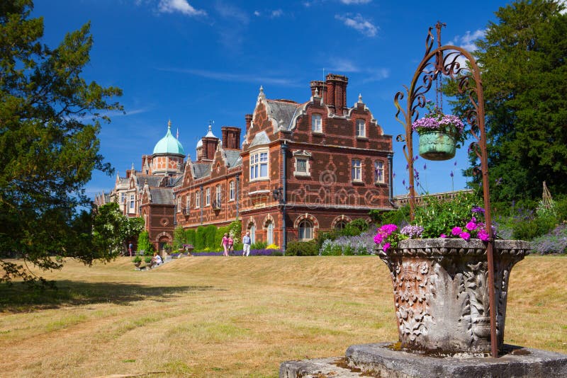 La casa de Sandringham es una casa de campo en 20.000 acres de tierra ni fotos de archivo libres de regalías La casa de Sandringham es una casa de campo en 20.000 acres de tierra ni fotos de archivo libres de regalías