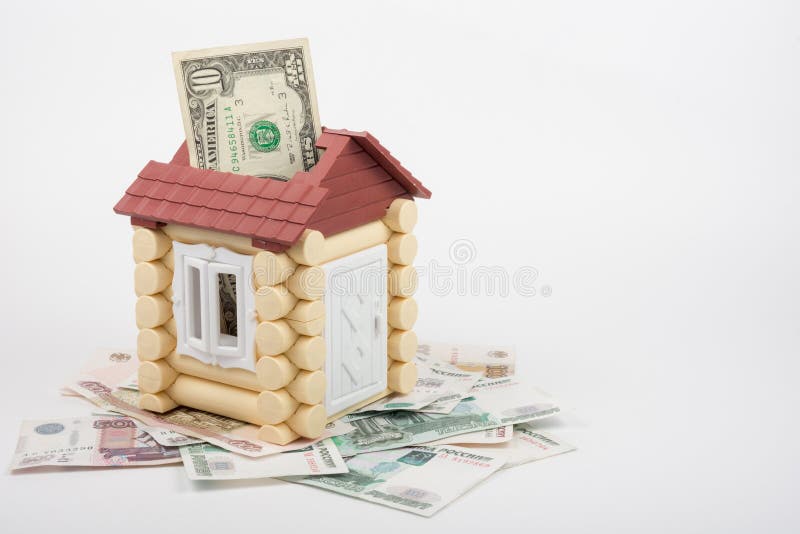 La casa se coloca en los billetes de banco de las rublos rusas, del tejado que se pega fuera de diez dólares de EE. UU. de billet fotografía de archivo La casa se coloca en los billetes de banco de las rublos rusas, del tejado que se pega fuera de diez dólares de EE. UU. de billet fotografía de archivo