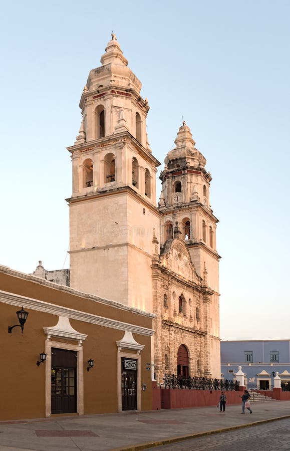 La catedral de San Francisco de Campeche en la luz de la tarde, México imágenes de archivo libres de regalías