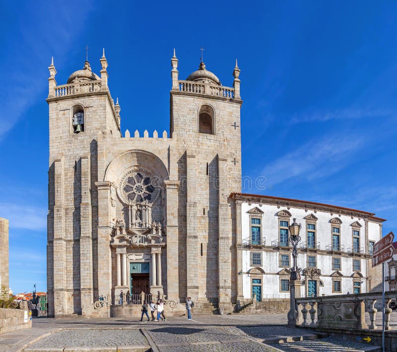 La catedral o el SE Catedral de Oporto hace Oporto foto de archivo La catedral o el SE Catedral de Oporto hace Oporto foto de archivo