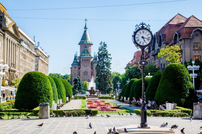 La catedral situada en Timisoara, muy viejo pero muy hermoso imagen de archivo La catedral situada en Timisoara, muy viejo pero muy hermoso imagen de archivo