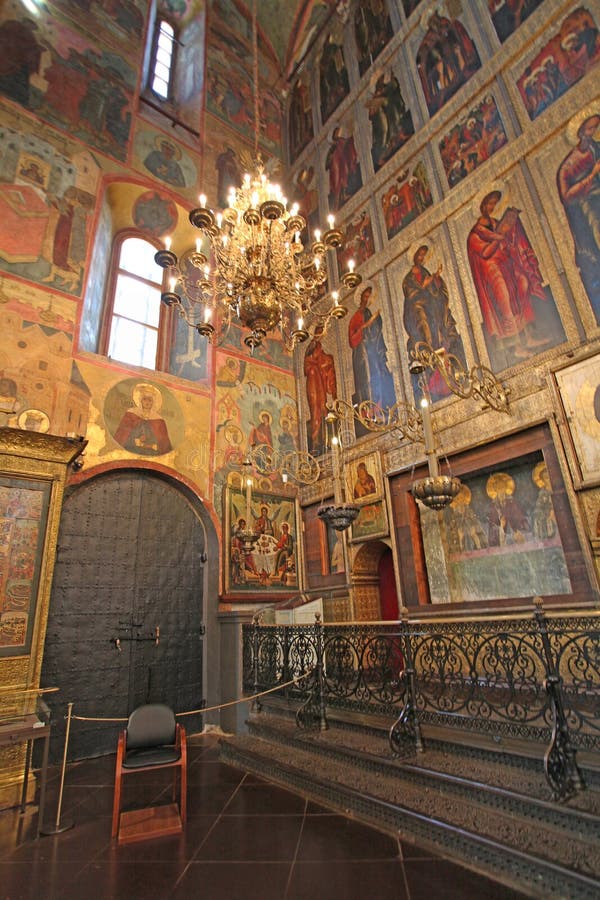 La cathédrale de l'intérieur d'hypothèse, Moscou Kremlin photographie stock libre de droits La cathédrale de l'intérieur d'hypothèse, Moscou Kremlin photographie stock libre de droits