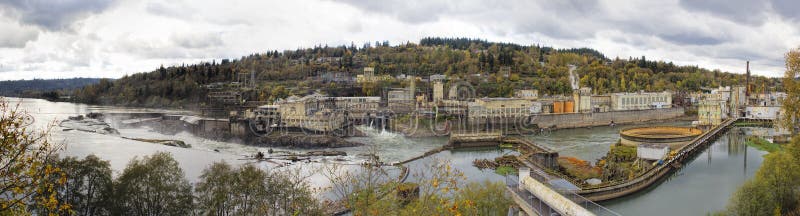 La centrale hydraulique chez Willamette tombe en automne image stock La centrale hydraulique chez Willamette tombe en automne image stock