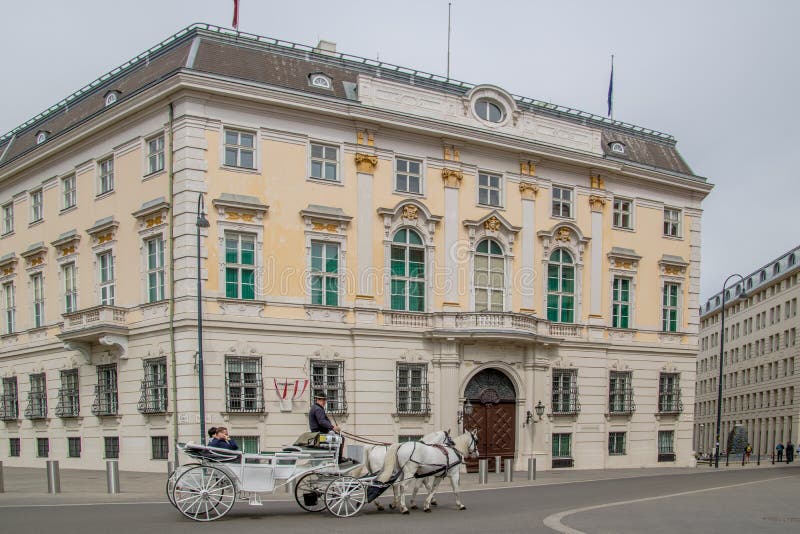 La chancellerie fédérale autrichienne sur le Ballhausplatz à Vienne, Autriche images libres de droits La chancellerie fédérale autrichienne sur le Ballhausplatz à Vienne, Autriche images libres de droits