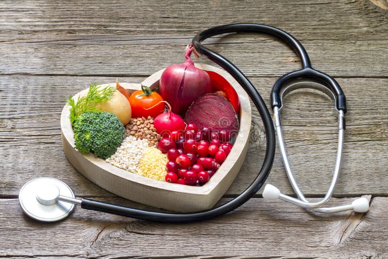 La comida sana en corazón y el colesterol adietan concepto