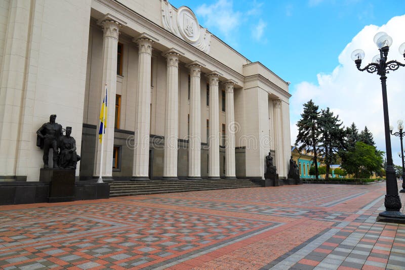 La construction du Conseil Suprême d'Ukraine, Verkhovna Rada, le parlement ukrainien dans la capitale Kiev photographie stock La construction du Conseil Suprême d'Ukraine, Verkhovna Rada, le parlement ukrainien dans la capitale Kiev photographie stock