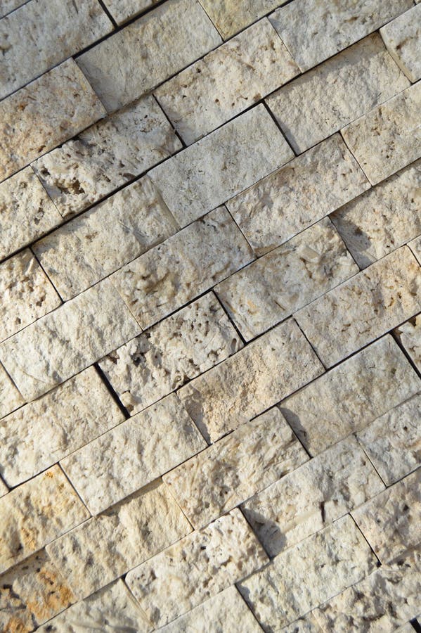 La coupure du mur de marbre beige, a aligné photographie stock libre de droits La coupure du mur de marbre beige, a aligné photographie stock libre de droits