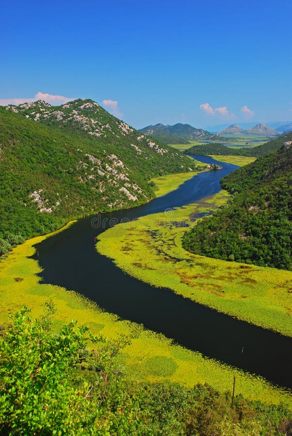 La courbe de rivière au ‡ voisin a de Skadar Rijeka CrnojeviÄ de lac photos stock La courbe de rivière au ‡ voisin a de Skadar Rijeka CrnojeviÄ de lac photos stock