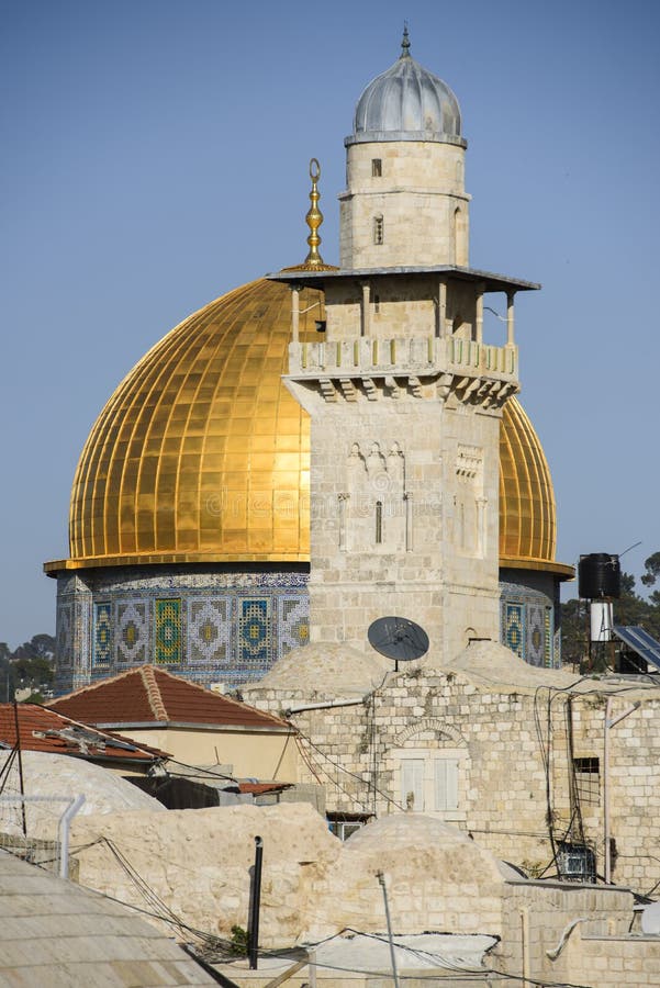 La Cupola Della Roccia E Una Moschea Con Una Bandiera Israeliana