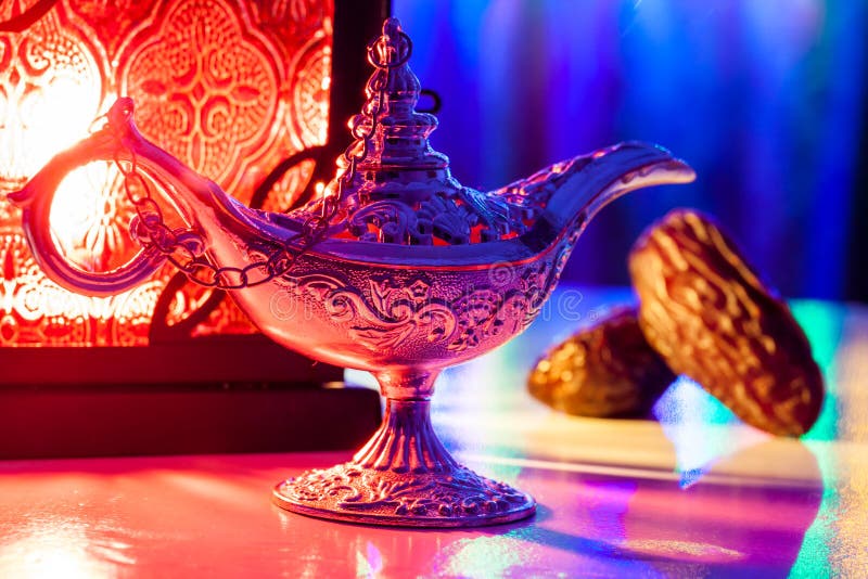 La date porte des fruits lampe d'Aladin et lanterne arabe image stock La date porte des fruits lampe d'Aladin et lanterne arabe image stock