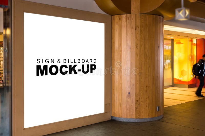 La derisione sulla grande insegna di legno al centro commerciale fotografie stock libere da diritti La derisione sulla grande insegna di legno al centro commerciale fotografie stock libere da diritti