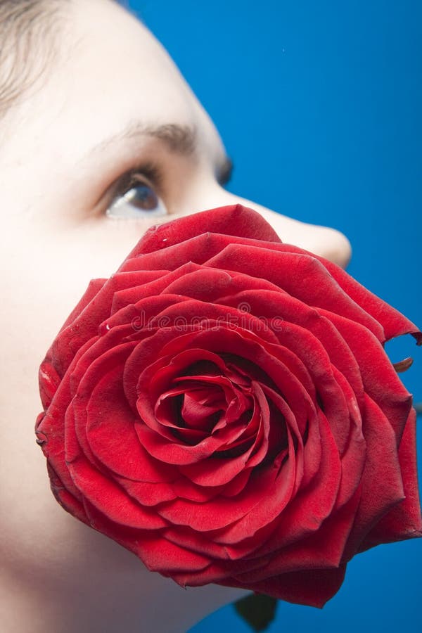 La donna con colore rosso è aumentato fotografia stock La donna con colore rosso è aumentato fotografia stock