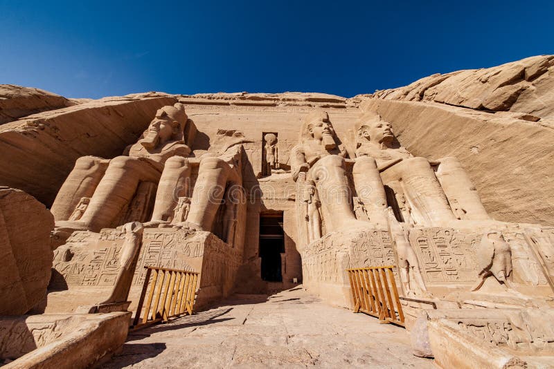 La entrada al templo más importante de Egipto Abu Simbel Temple dedicó a Ramesses el segundo