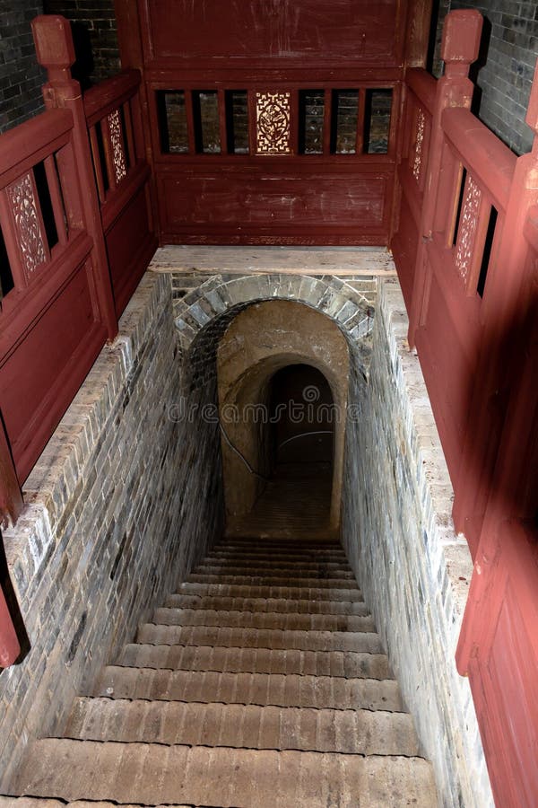 La entrada de la fortaleza subterráneo de Zhangbi Cun, cerca de Pingyao, China fotografía de archivo La entrada de la fortaleza subterráneo de Zhangbi Cun, cerca de Pingyao, China fotografía de archivo