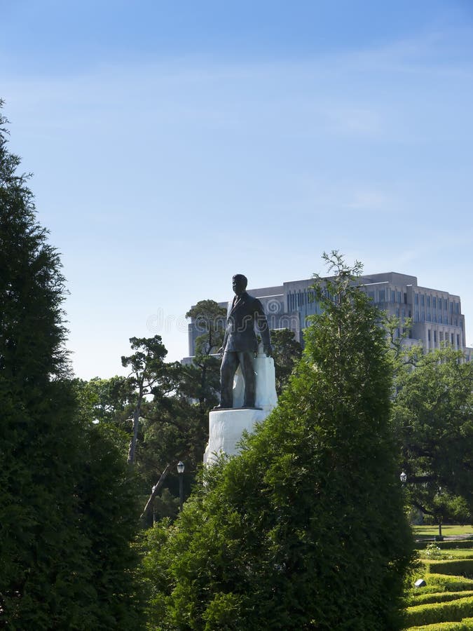 La estatua de Huey Long en el capitol del estado de Luisiana está situada en Baton Rouge céntrica foto de archivo La estatua de Huey Long en el capitol del estado de Luisiana está situada en Baton Rouge céntrica foto de archivo