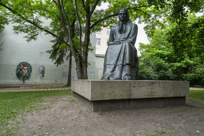 La estatua de Zemaite en Vilna imagenes de archivo La estatua de Zemaite en Vilna imagenes de archivo