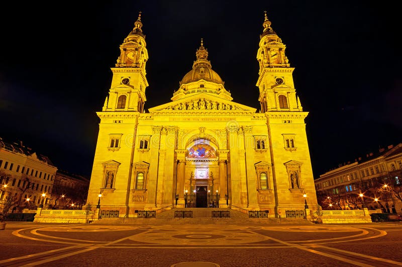 La façade de la basilique st stephens budapest hongrie