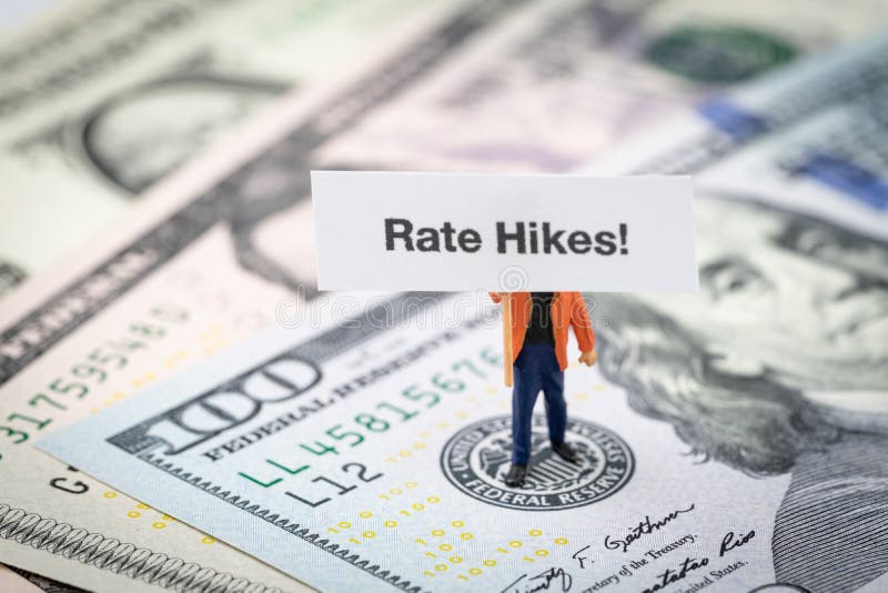La FEDERAZIONE considera l'aumento di tasso di interesse, l'economia del mondo e l'inflazione c